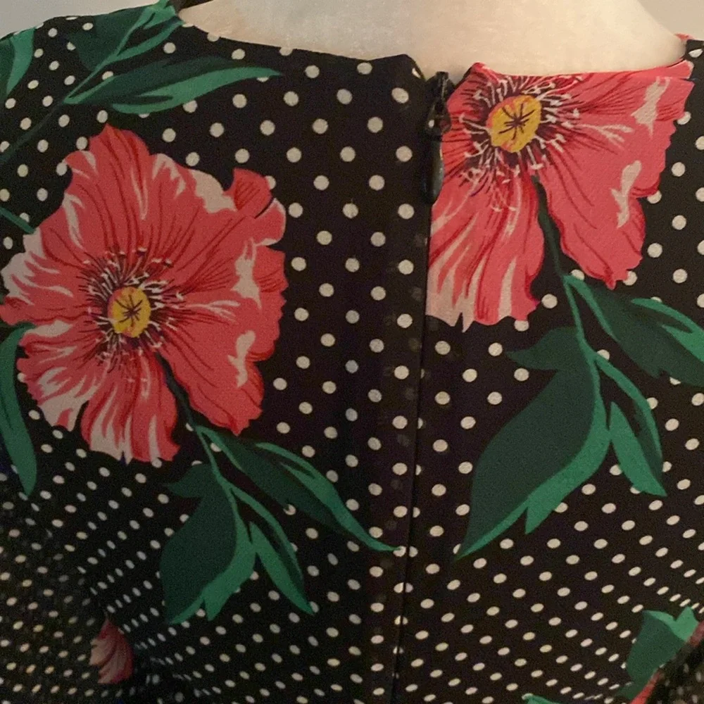BCBGMAXAZRIA size 4 excellent condition dress - Picture 7 of 11